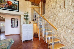 Interior - Gite La Roseraie: Private Terrace, Wi-Fi, and Air Conditioning in Saint-Émilion (Saint-Émilion)