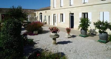 Gite La Roseraie : terrasse privĂ©e, Wi-Fi et climatisation Ă Saint-Ămilion