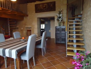 Dining - Gite La Roseraie: Private Terrace, Wi-Fi, and Air Conditioning in Saint-Émilion (Saint-Émilion)