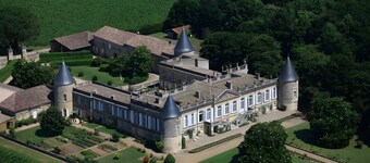 La Roseraie Guest Room with Private Terrace, Garden & Wi-Fi in Saint-Émilion