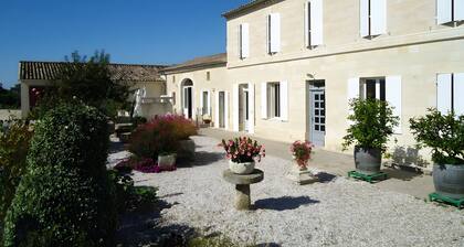 Chambre dâhotes « La Roseraie » avec terrasse privĂ©e, jardin et Wi-Fi Ă Saint-Ămilion