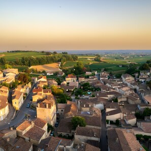 Aerial view - La Roseraie Guest Room with Private Terrace, Garden & Wi-Fi in Saint-Émilion (Saint-Émilion)