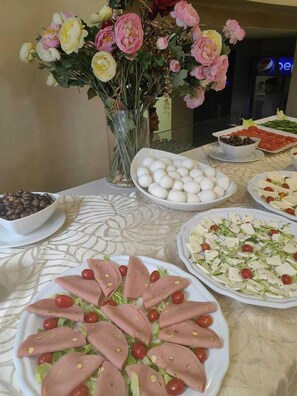 Daily buffet breakfast for a fee - Royal Garden  (Beirut)