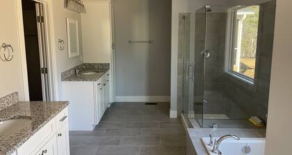 New Listing Cozy 3-bedroom house in marvelous Mineral with pool, tennis, marina.