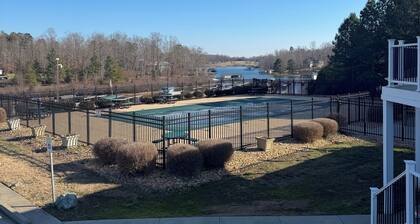 New Listing Cozy 3-bedroom house in marvelous Mineral with pool, tennis, marina.