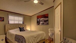 3 bedrooms, iron/ironing board, travel crib, WiFi (surcharge)