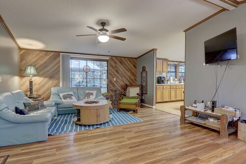 Gorgeous 3-bedroom house bike to Dupont State Forest