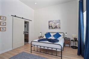 3 bedrooms, iron/ironing board, WiFi, bed sheets - Bright and Fancy 3-Bedroom Near Fun Riverwalk! (San Antonio)
