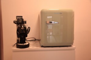 Double or Twin Room, Kitchen, Courtyard View | Private kitchen - Milù B&B (Sant'Egidio del Monte Albino)