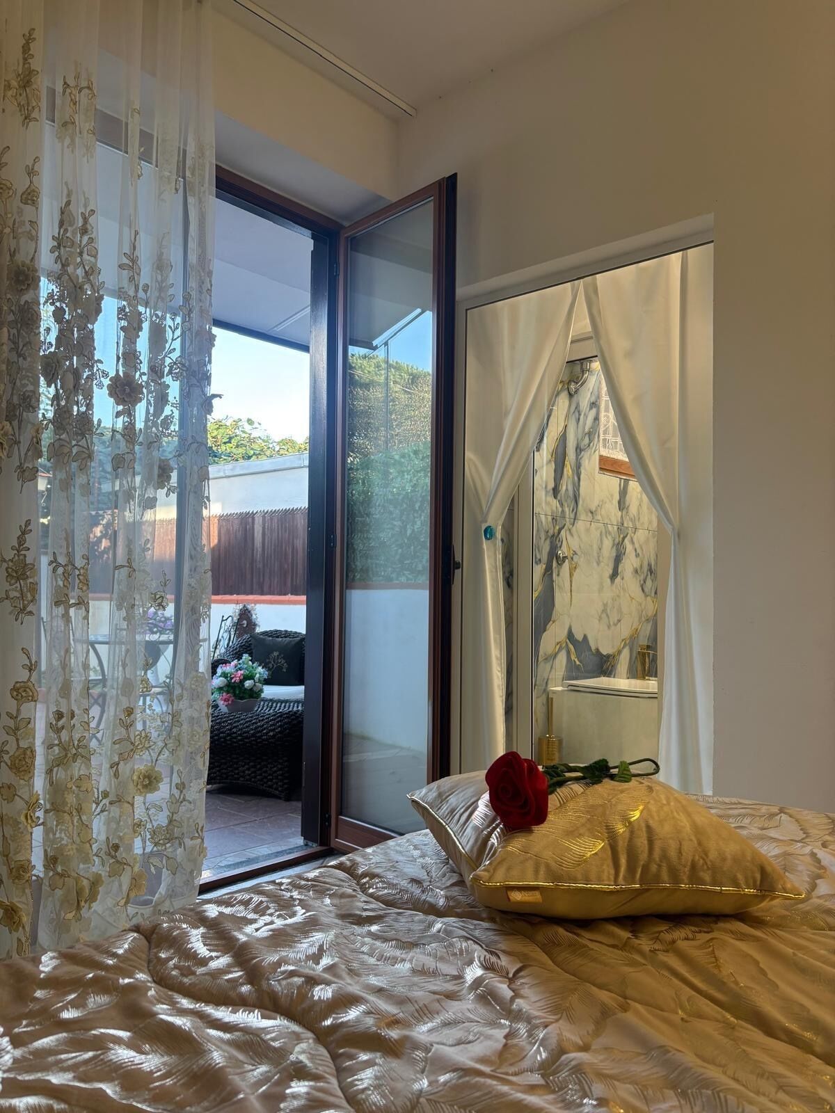 Suite Confort, vue cour intérieure