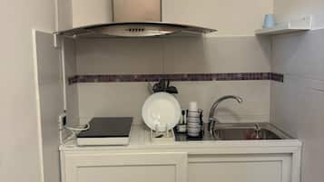 Double or Twin Room, Kitchen, Courtyard View | Private kitchen