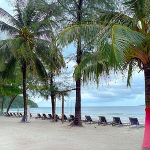 A beach with rows of sun loungers and palm trees. - Relaxing 1-bedroom resort with AC in peaceful Preah Sihanouk #6 (Preah Sihanouk,)