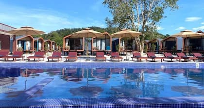 Relaxing 1-bedroom resort with AC in peaceful Preah Sihanouk #7