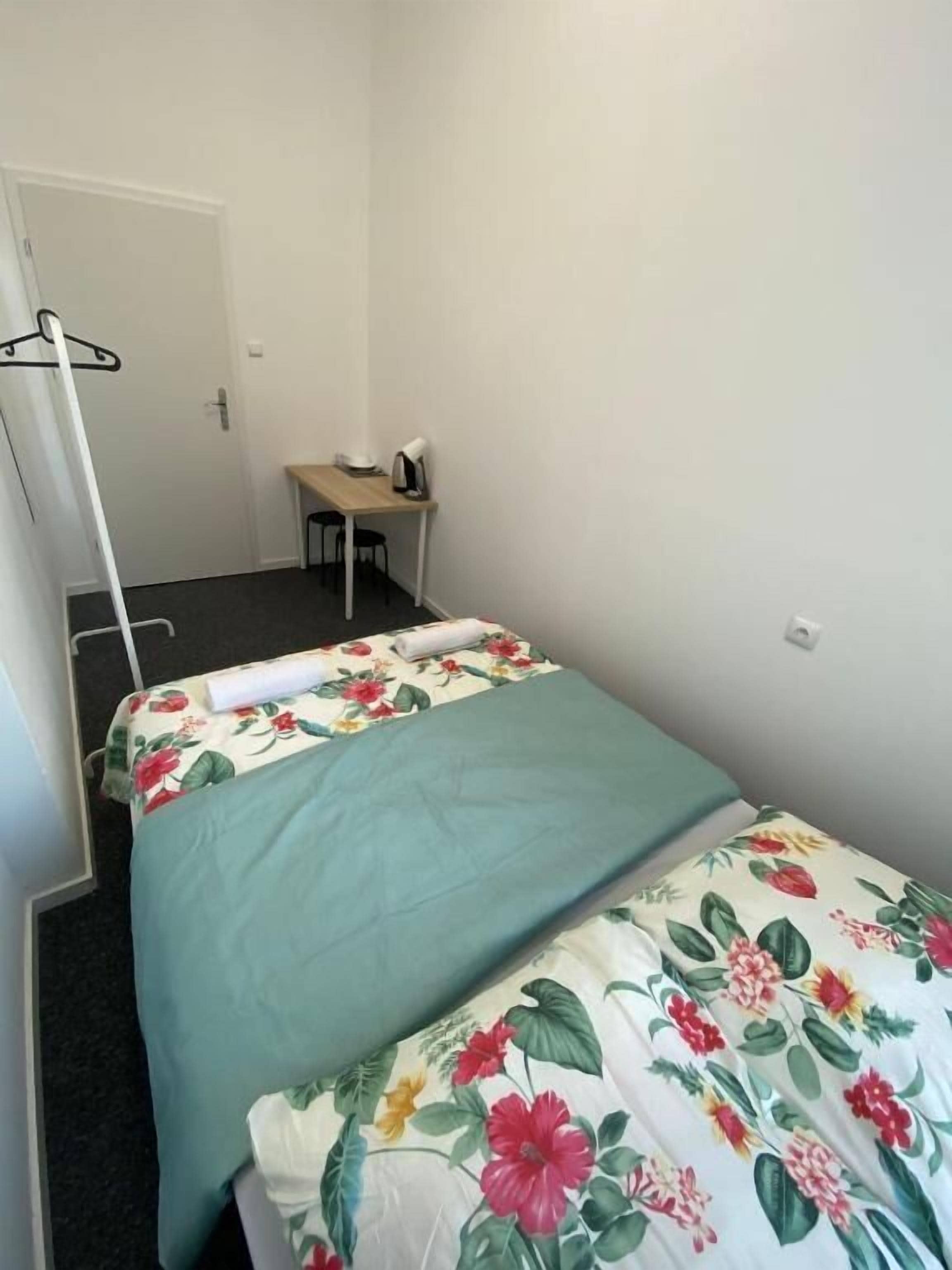 Chambre Double Classique, 1 lit double | Bureau, espace de travail pour ordinateur portable