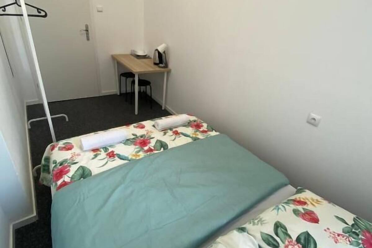 Kamar Double Klasik, 1 Tempat Tidur Double | Meja kerja, ruang kerja ramah laptop, dan setrika/meja setrika