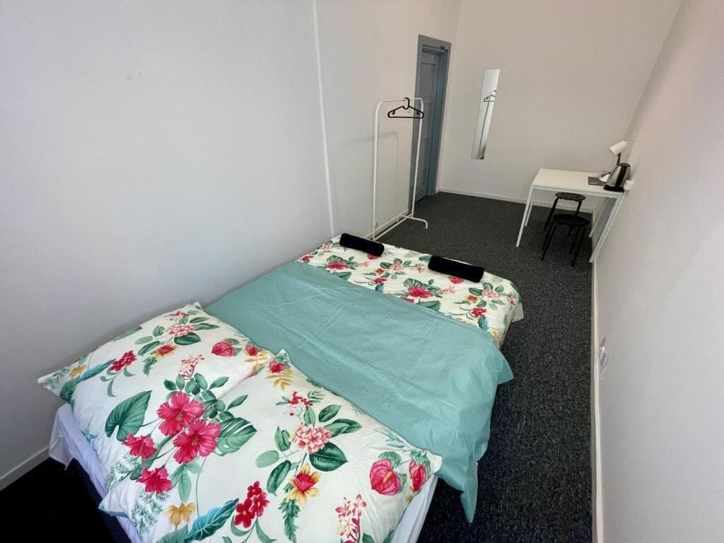 Chambre Double Classique, 1 lit double | Bureau, espace de travail pour ordinateur portable