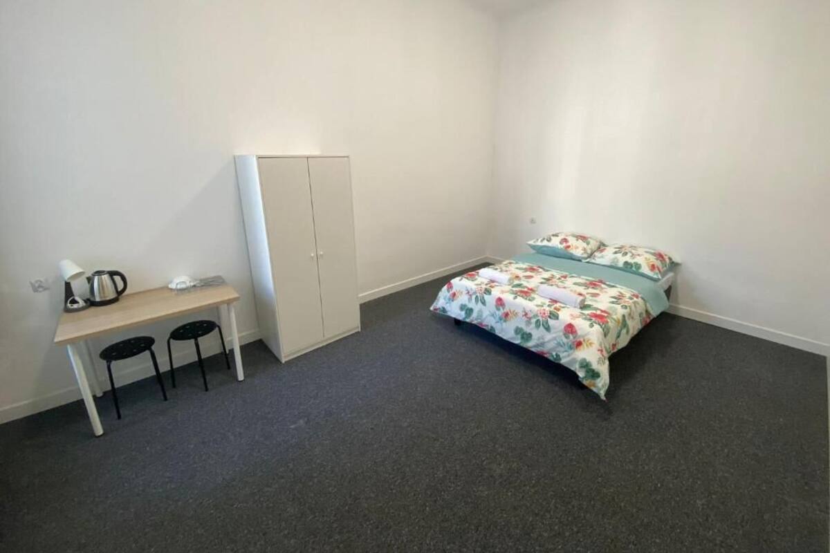 Kamar Double Klasik, 1 Tempat Tidur Double | Meja kerja, ruang kerja ramah laptop, dan setrika/meja setrika
