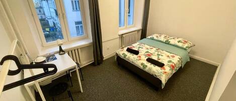 经典双人房, 1 张双人床 | 办公桌、笔记本电脑工作区、熨斗/熨衣板、免费 WiFi