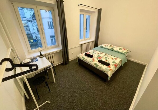 Classic-Doppelzimmer, 1 Doppelbett | Schreibtisch, laptopgeeigneter Arbeitsplatz, Bügeleisen/Bügelbrett