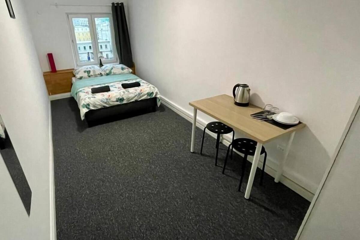 Kamar Double Klasik, 1 Tempat Tidur Double | Meja kerja, ruang kerja ramah laptop, dan setrika/meja setrika