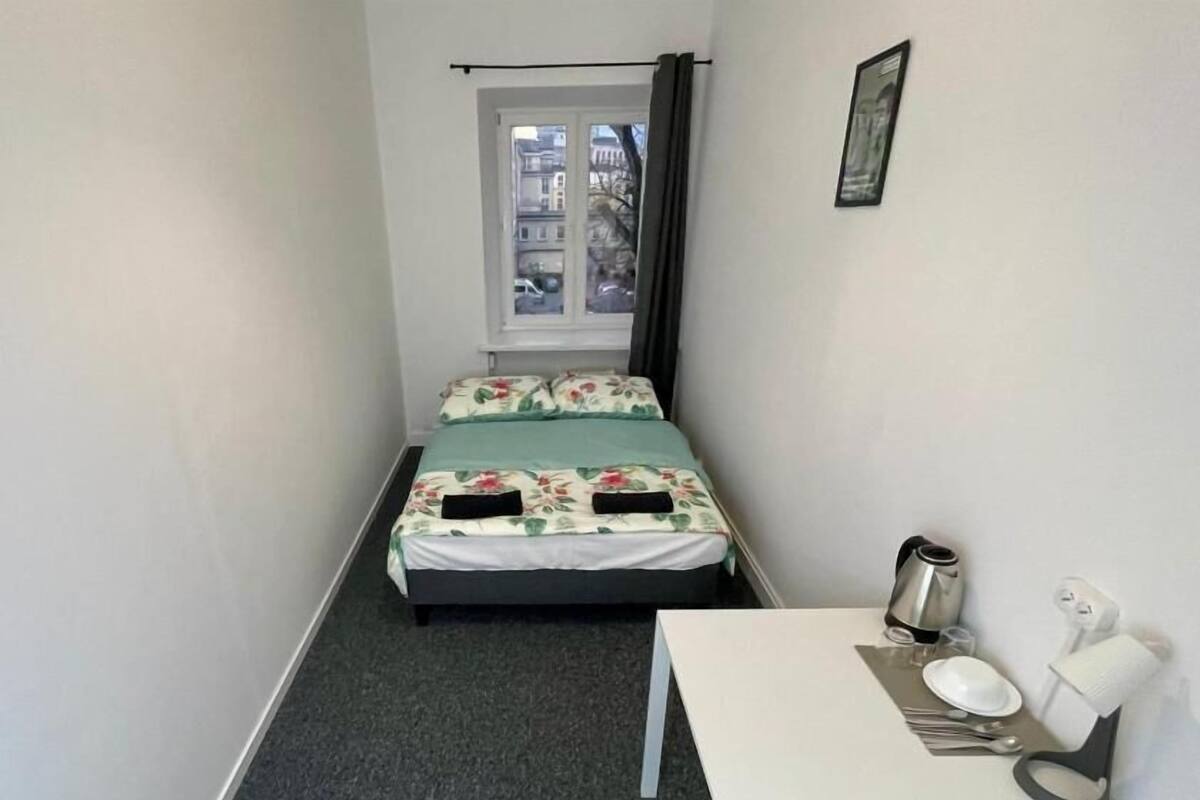 Kamar Double Klasik, 1 Tempat Tidur Double | Meja kerja, ruang kerja ramah laptop, dan setrika/meja setrika