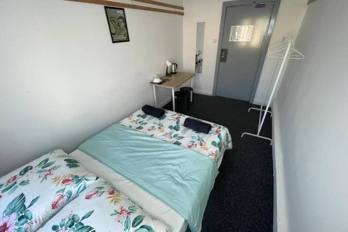 Kamar Double Klasik, 1 Tempat Tidur Double | Meja kerja, ruang kerja ramah laptop, dan setrika/meja setrika