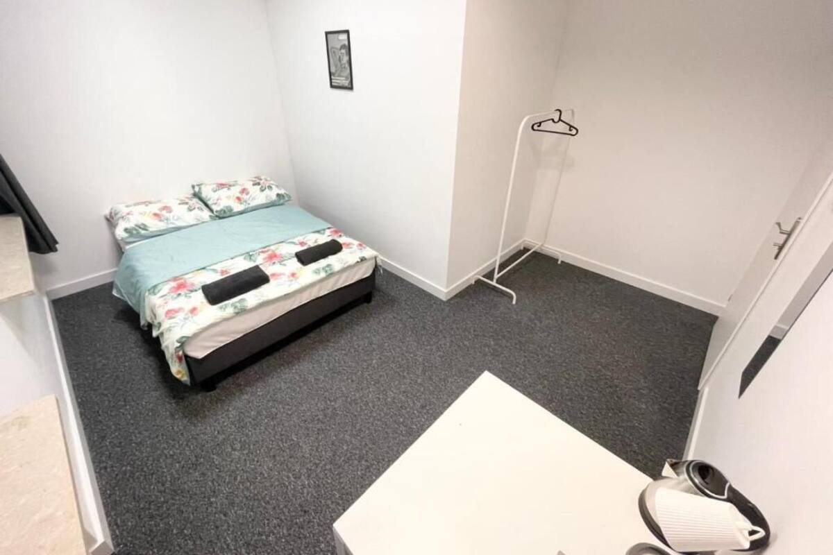 Kamar Double Klasik, 1 Tempat Tidur Double | Meja kerja, ruang kerja ramah laptop, dan setrika/meja setrika