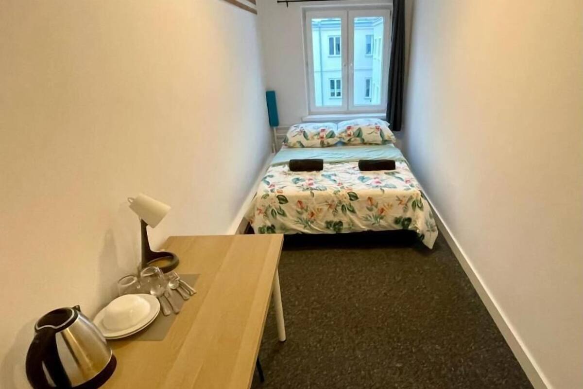 Kamar Double Klasik, 1 Tempat Tidur Double | Meja kerja, ruang kerja ramah laptop, dan setrika/meja setrika