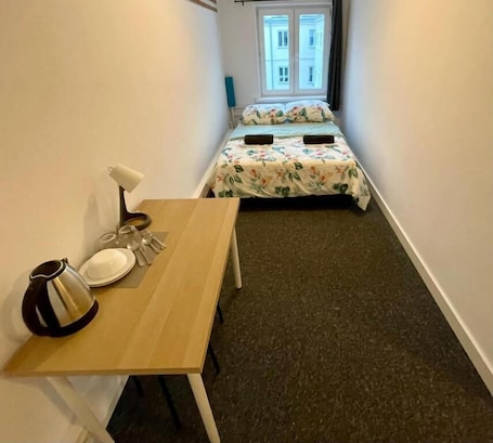 Classic Double Room, 1 Double Bed | Desk, laptop workspace, iron/ironing board, free WiFi. Fantastic Inn Warsaw - CH5