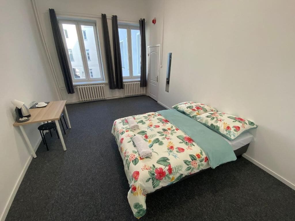 Chambre Double Classique, 1 lit double | Bureau, espace de travail pour ordinateur portable