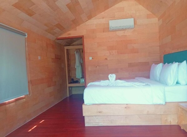 WiFi, bed sheets - Relaxing 1-bedroom resort with AC in peaceful Preah Sihanouk #10 (Preah Sihanouk,)