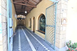 Mặt tiền nơi lưu trú