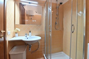 Bathroom - IzzHome Gallery (Pula)