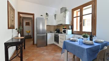 Appartamento, vista città | Cucina privata | Seggiolone