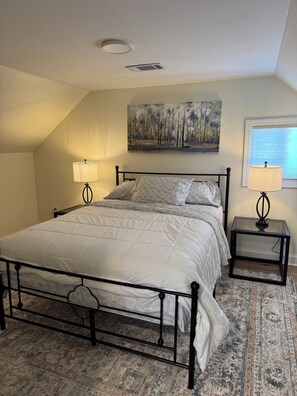 WiFi - Delightful 2-bedroom fully remodeled house with AC in charming Oshkosh (Oshkosh)