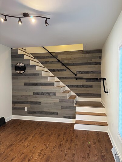 Delightful 2-bedroom fully remodeled house with AC in charming Oshkosh