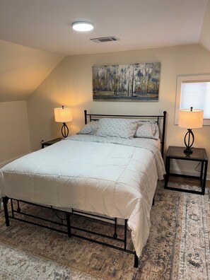 WiFi - Delightful 2-bedroom fully remodeled house with AC in charming Oshkosh (Oshkosh)