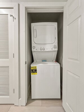 Interior - Family-Friendly 3-Bedroom Condo for 6 and 5 min to Disney (Orlando)