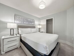 3 bedrooms, iron/ironing board, WiFi, bed sheets - Family-Friendly 3-Bedroom Condo for 6 and 5 min to Disney (Orlando)