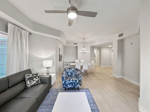 Living area - Family-Friendly 3-Bedroom Condo for 6 and 5 min to Disney (Orlando)