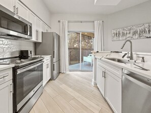 Private kitchen - Family-Friendly 3-Bedroom Condo for 6 and 5 min to Disney (Orlando)