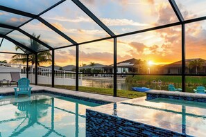 Outdoor pool, a heated pool - Intervillas Florida - Villa Casa La Belle (Cape Coral)