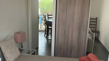 Fer et planche Ă repasser, Wi-Fi, draps fournis