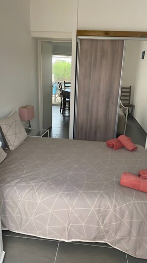 Iron/ironing board, WiFi, bed sheets - Air-Conditioned House for 4–6 Guests Near Saintes Maries de la Mer (Saintes-Maries-de-la-Mer)