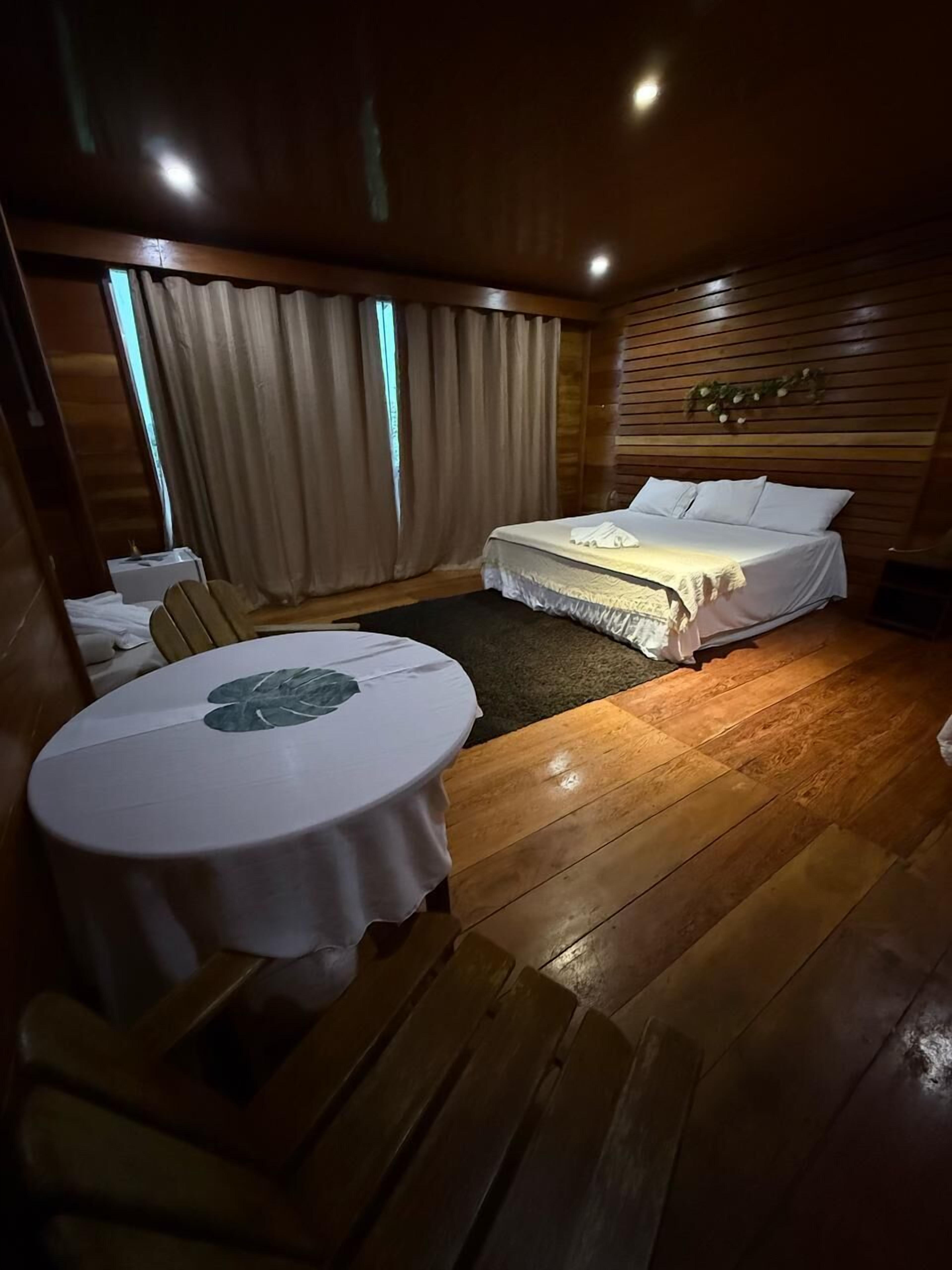 豪華四人房, 露台, 湖景 | 免費 Wi-Fi