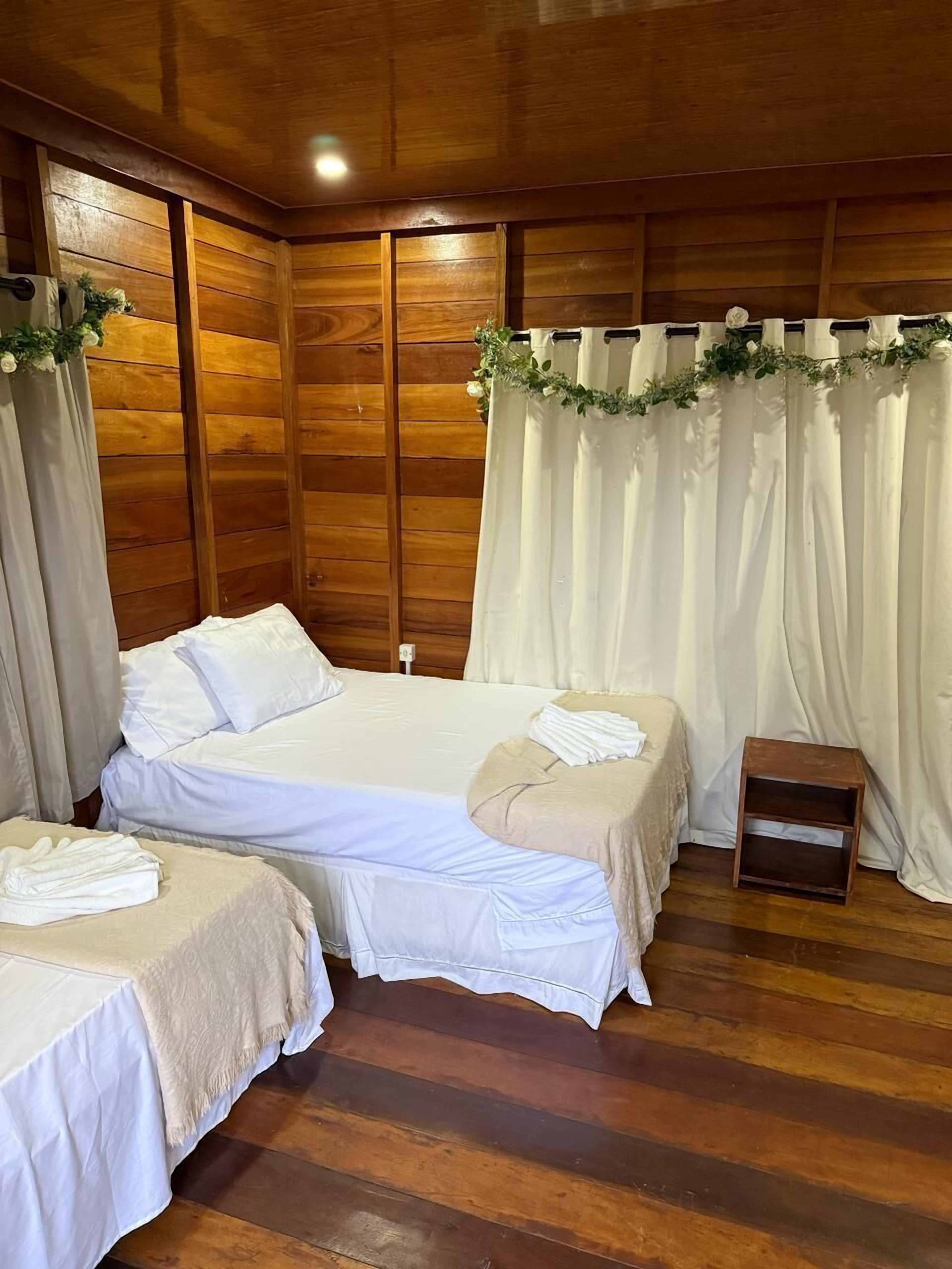 Quarto duplo conforto, varanda coberta, vista para o jardim | Wi-Fi de cortesia