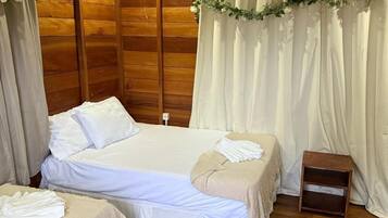 Quarto duplo conforto, varanda coberta, vista para o jardim | Wi-Fi de cortesia