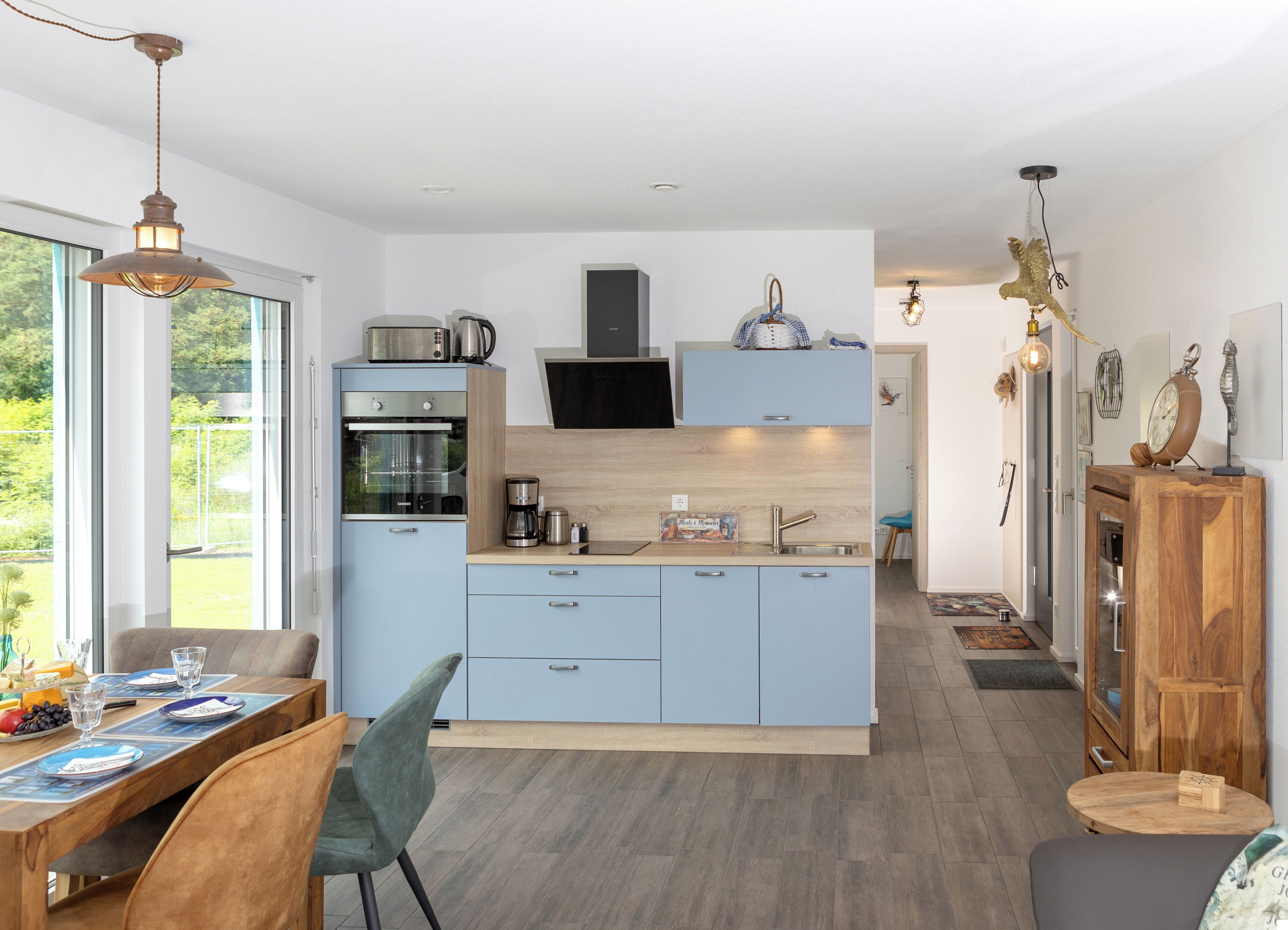 Kjøleskap, ovn, kokeplater og oppvaskmaskin