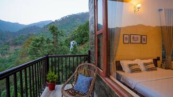Deluxe Studio Suite, Mountain View | Balcony