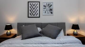 Iron/ironing board, WiFi, bed sheets